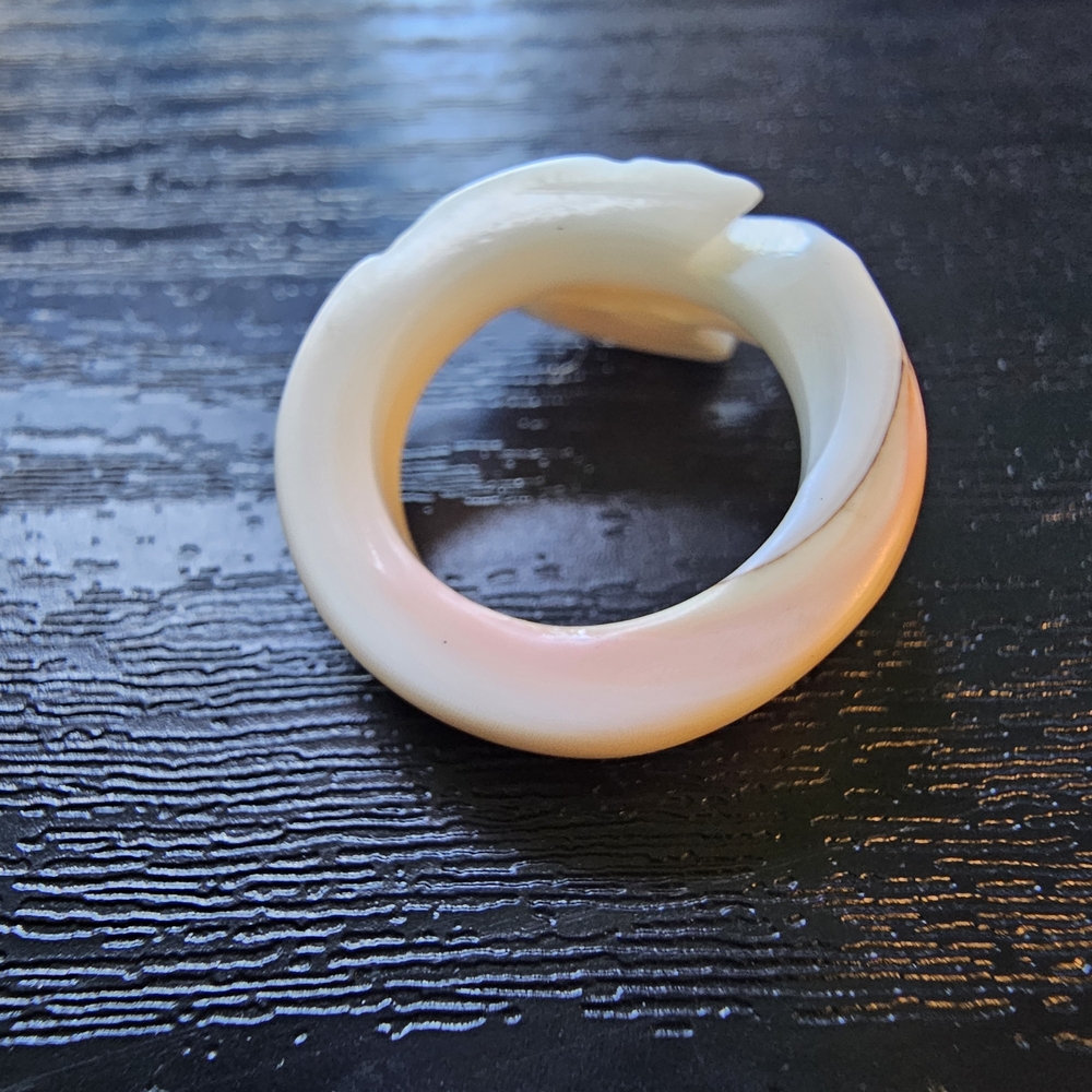 Carved Shell Ring Depicting Fish Size 4 - Picture 9 of 10